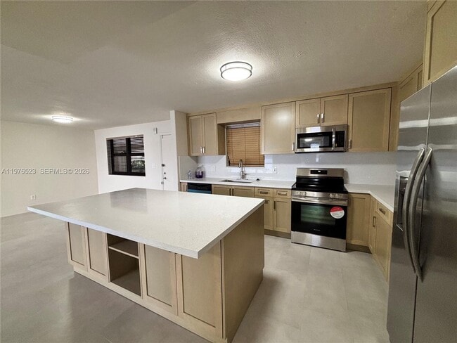 Building Photo - 605 Ives Dairy Rd