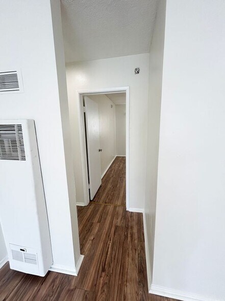 Building Photo - 10237 Commerce Ave