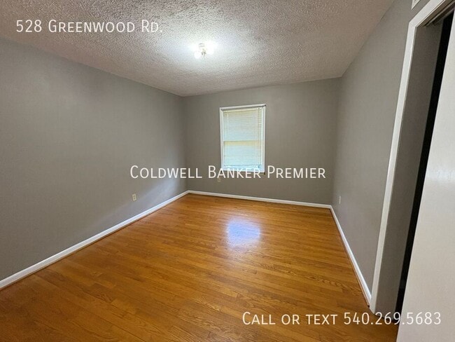 Building Photo - 528 Greenwood Rd