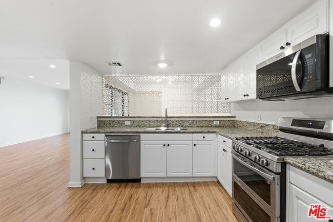 Building Photo - 5009 Woodman Ave