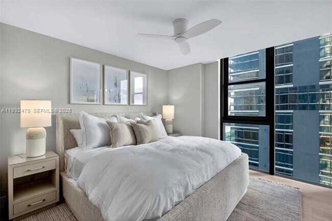 Building Photo - 700 NE 24th St