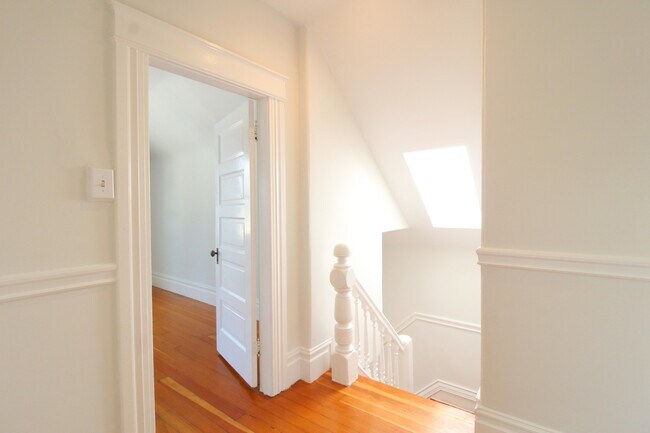 Building Photo - Noe Valley: Renovated Top Floor 2-Story Ap...