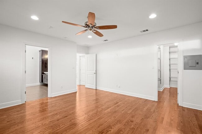 Building Photo - 2110 Oxford Ave