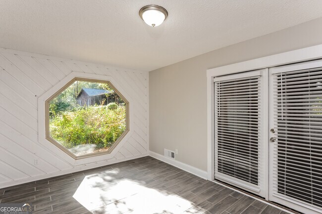 Building Photo - 5168 Legendary Ln