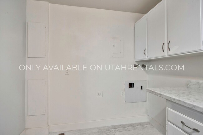 Building Photo - 961 S 190 W