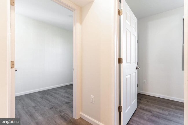 Building Photo - 2928-UNIT Nelson Pl SE