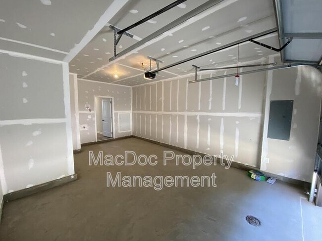 Building Photo - 1018 Trestle Dr