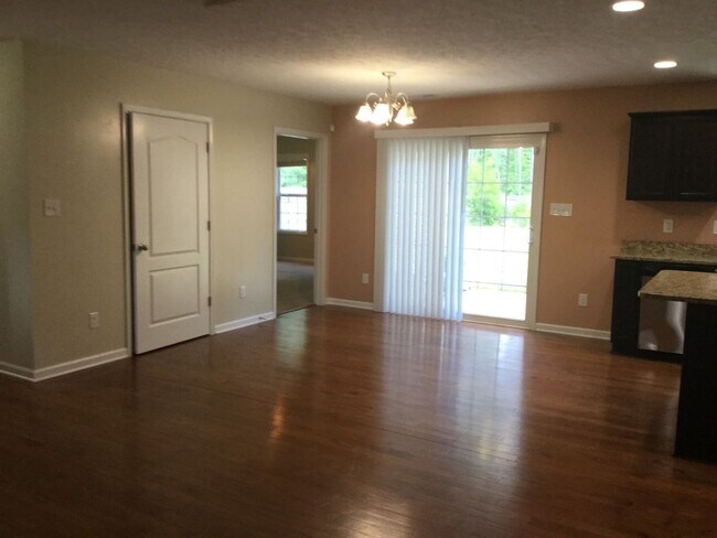 Building Photo - This beautiful home in New Bern