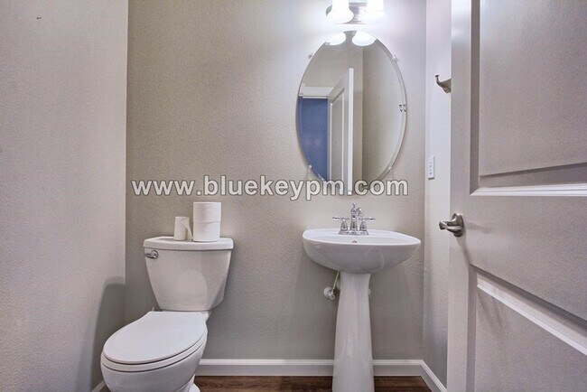 Building Photo - 4 Bed, 2.5 Baths Home with Primary Suite on Main Floor in Ridgefield