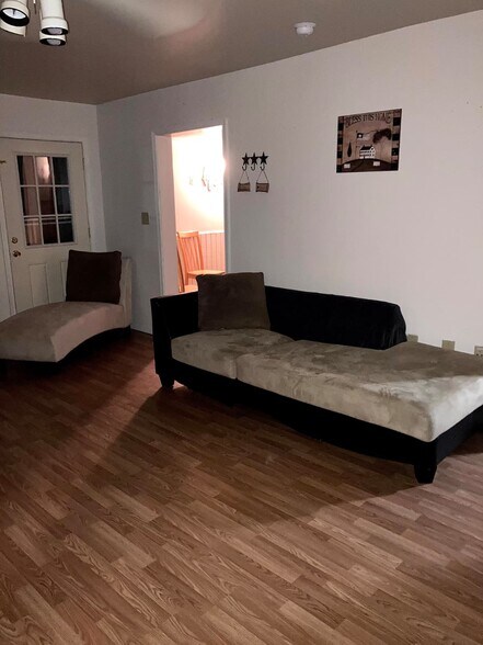 Building Photo - 1132 Shanghai Rd