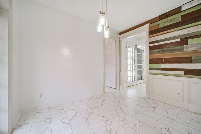 Building Photo - 15738 Fleetwood Oaks Dr