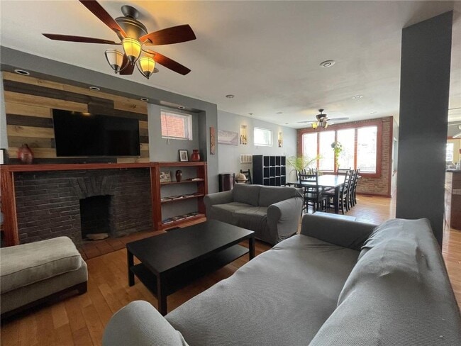 Building Photo - 5746 De Giverville Ave
