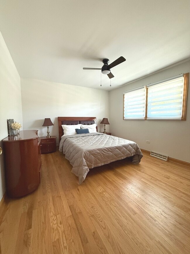 Building Photo - 6944 W 106th Pl