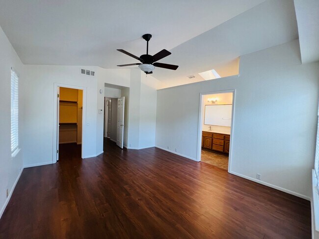Building Photo - Spacious and Sparkling with New Paint 3 be...