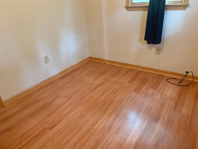 Building Photo - 3 Bedroom 2 Bath Home in Colington $2195/mo