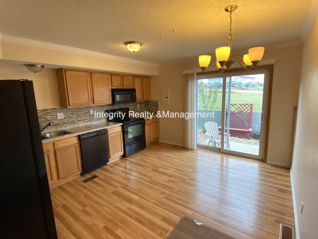 Building Photo - 2088 Oakcrest Cir