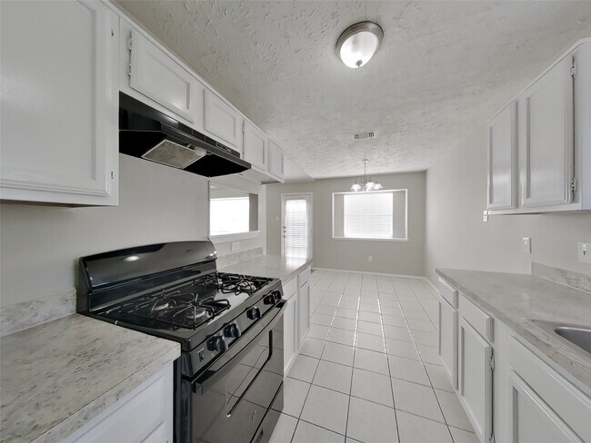 Building Photo - 2802 N Spring Dr