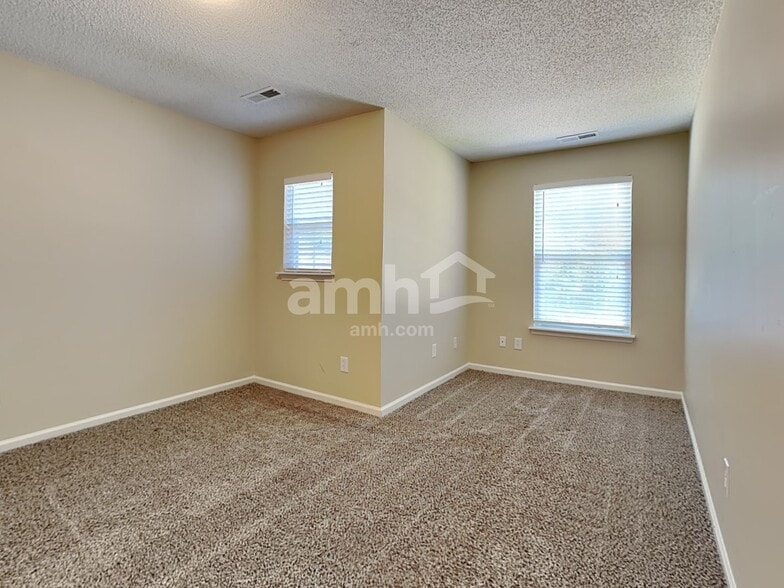 Building Photo - 5013 Springdale Dr