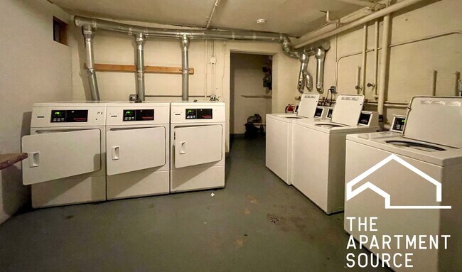 Building Photo - 6002 N Kenmore Ave