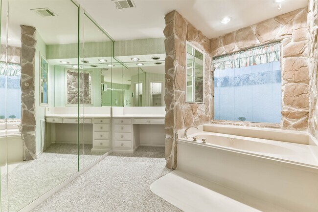 Building Photo - 1 Cadena Ct