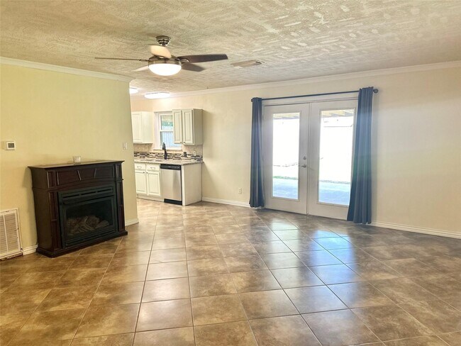 Building Photo - 1126 E Dartmouth Ln