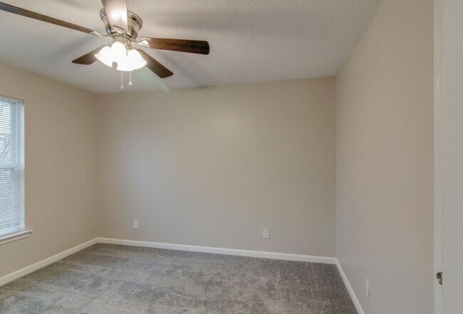 Building Photo - 1244 Parkway Pl
