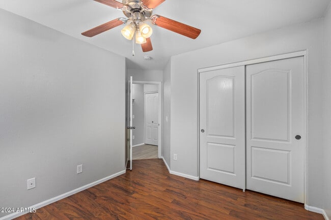 Building Photo - 983 E Palomino Way