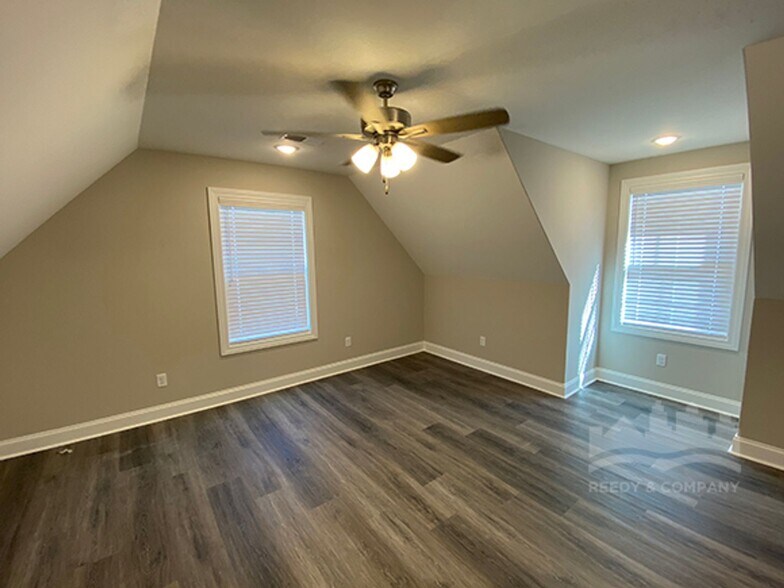 Building Photo - 547 Rosalie Woods Dr