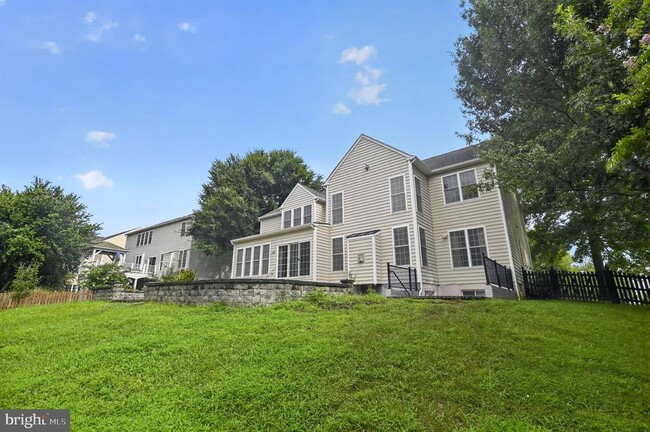 Building Photo - 6401 Abingdon Pl