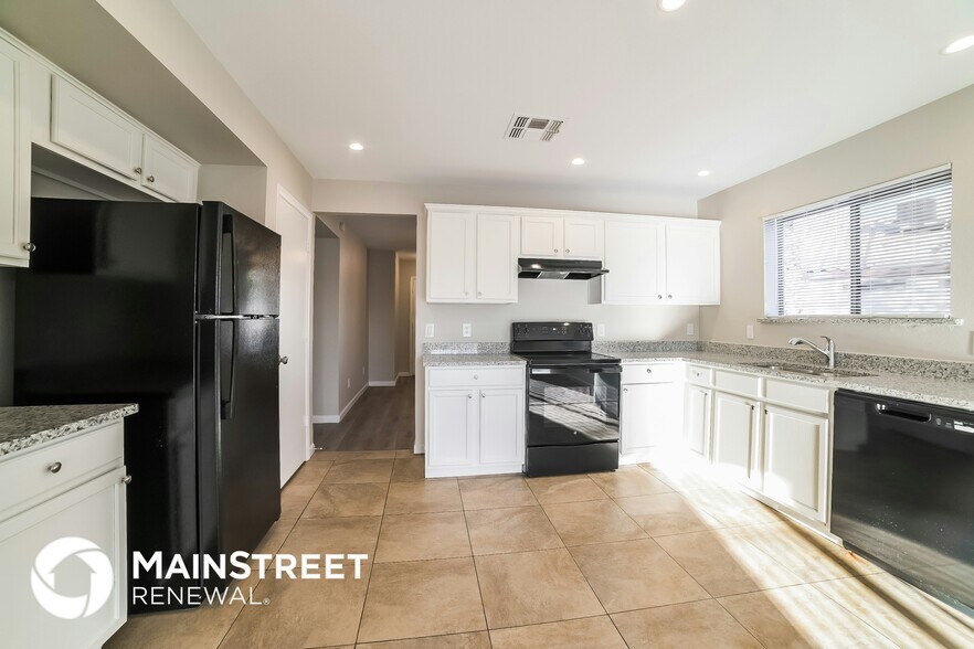 Building Photo - 8425 W Highland Ave