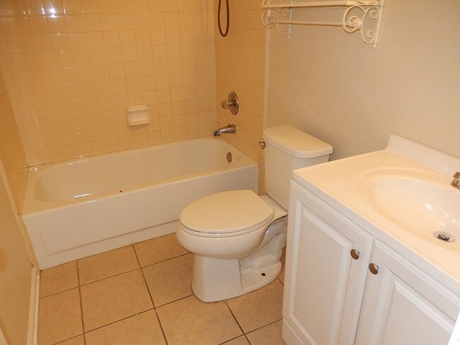 Building Photo - 1081 Ocala Rd