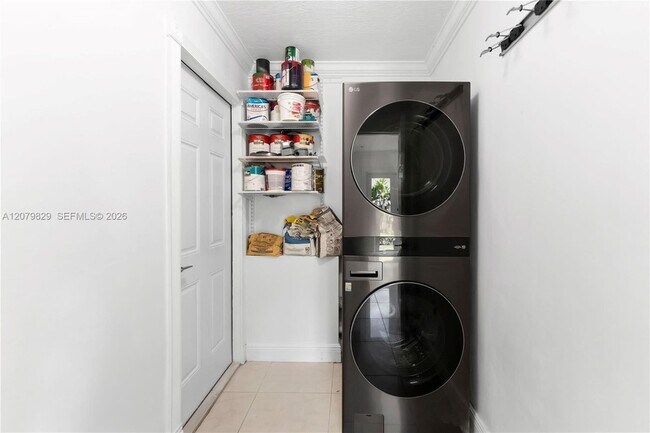 Building Photo - 3250 SW 72nd Ct