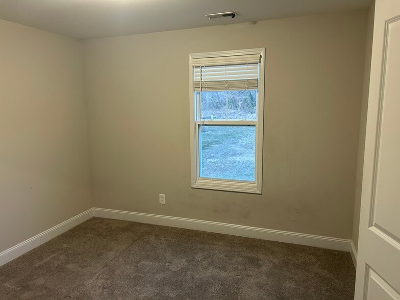 Building Photo - 644 Barlow Rd