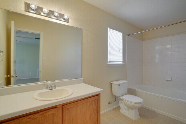 Building Photo - 17202 Ardisia Dr
