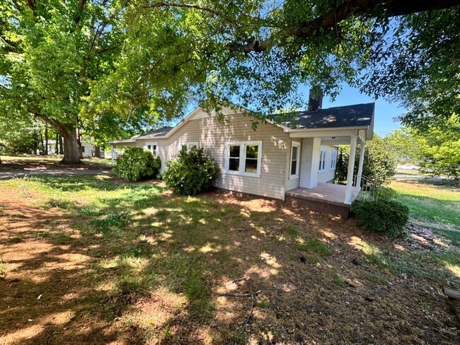 Building Photo - 3/1.5 House in Shelby, NC