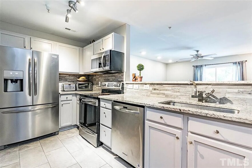 Kitchen - 1950 Trailwood Heights Ln