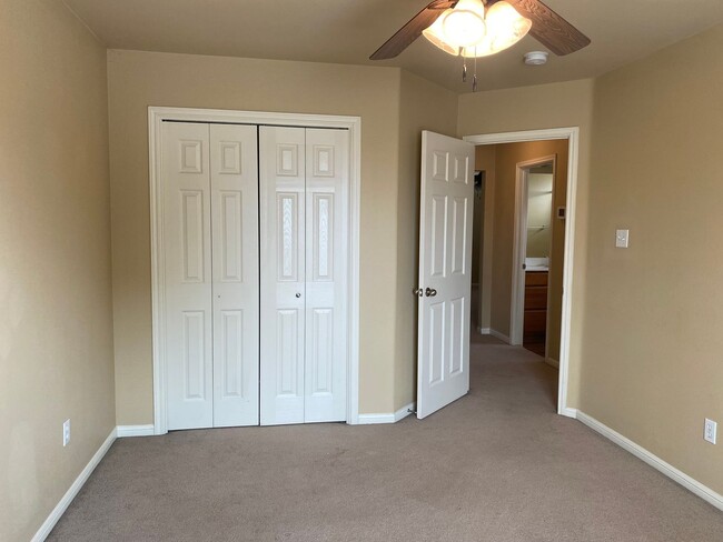 Building Photo - 7707 Bridgepointe Dr