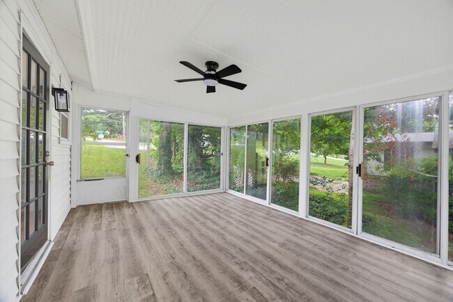 Building Photo - Fantastic Renovation in Smyrna!
