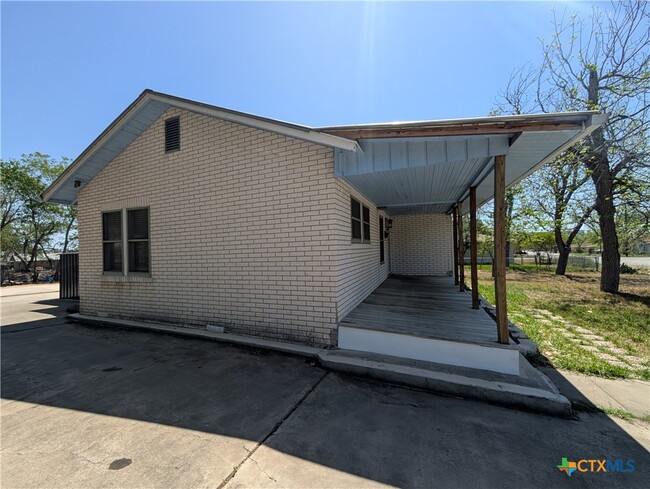 Primary Photo - 1269 S Academy Ave