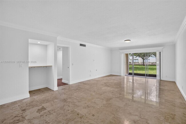 Building Photo - 359 Lakeview Dr