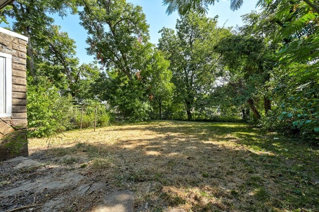 Building Photo - Large 2 bed / 1 bath house! 3 Minutes from I-235, and 10 Minutes from Bricktown!