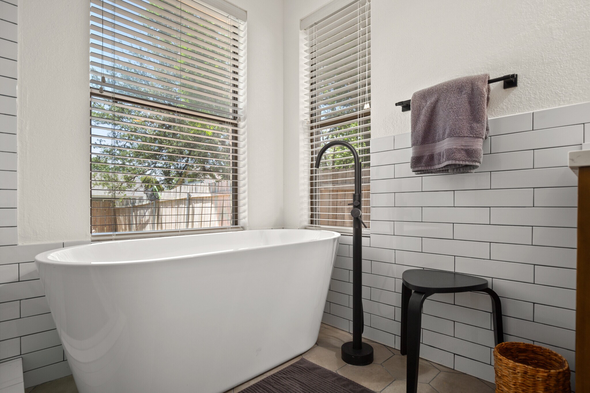 Full bathroom 2 - 8309 Priest River Dr