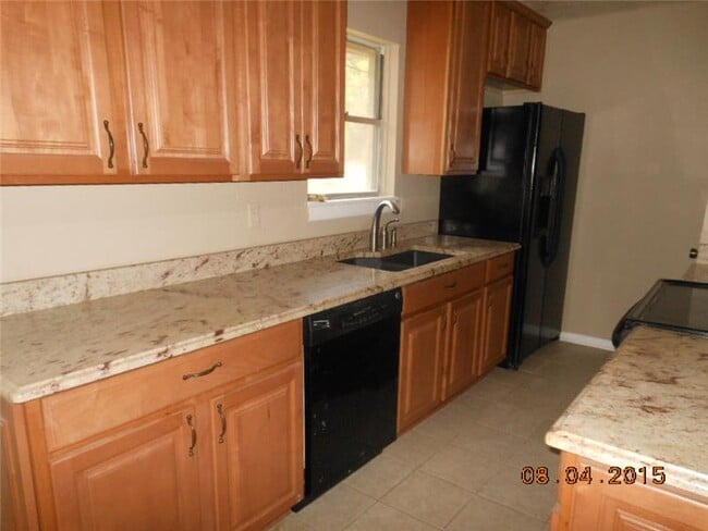 Building Photo - 1005 Cedar Dr