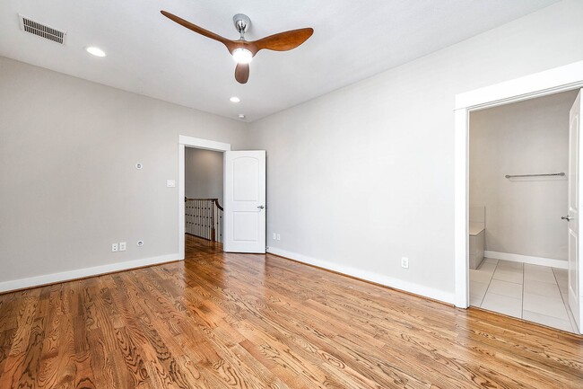 Building Photo - 925 W 23rd St