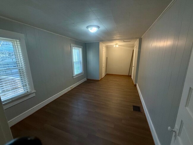 Building Photo - Classic 3/2 Farmhouse Charm with Modern Comfort & Room to Breathe