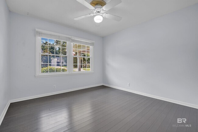 Building Photo - 252 South Dr