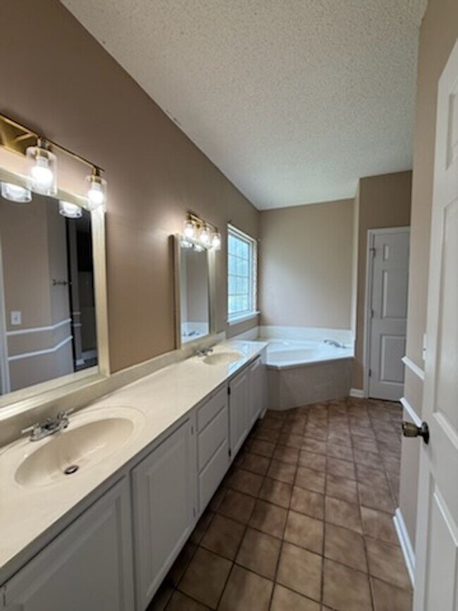 Building Photo - Check this beauiful Home for Rent **$200 off July's rent**