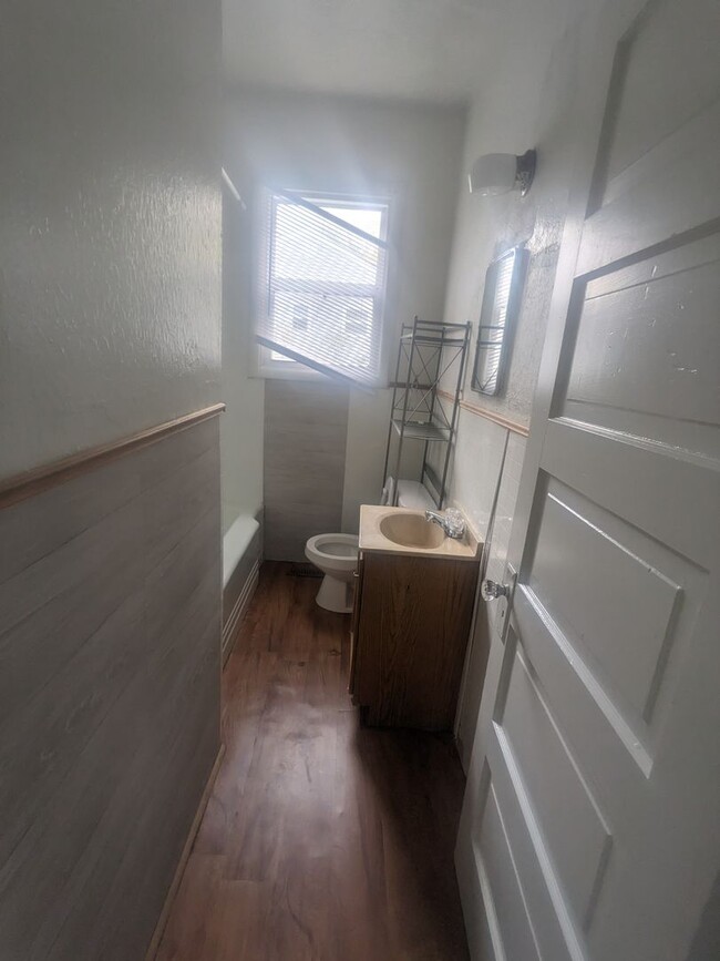 Building Photo - 3 Bedroom 1 Bath House