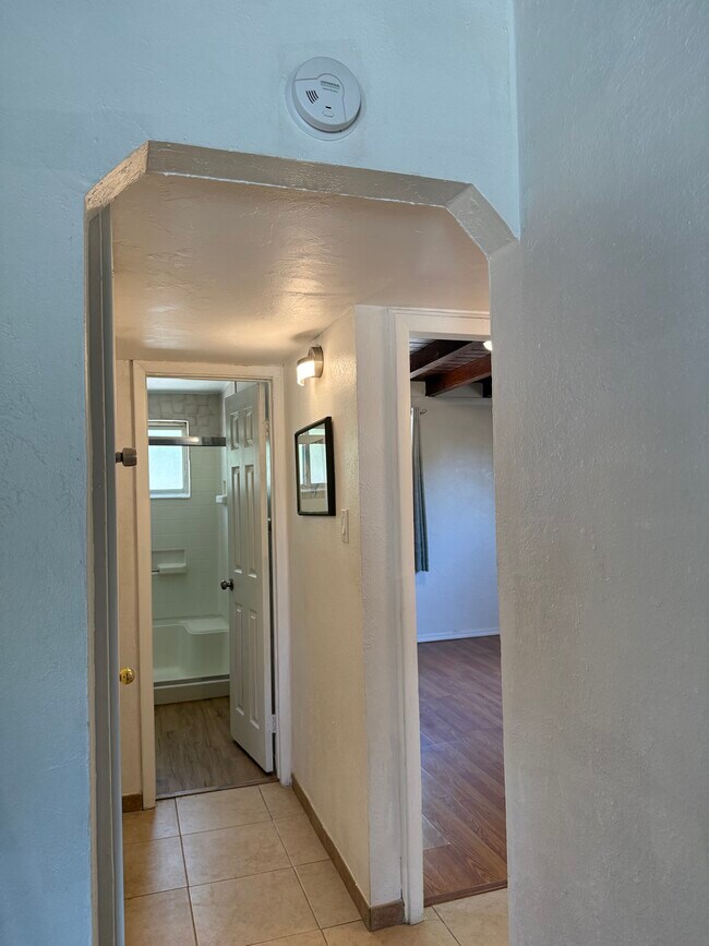 Building Photo - 2834 Montclaire Dr NE
