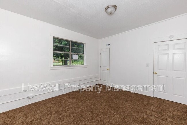 Building Photo - 2427 30th St SW